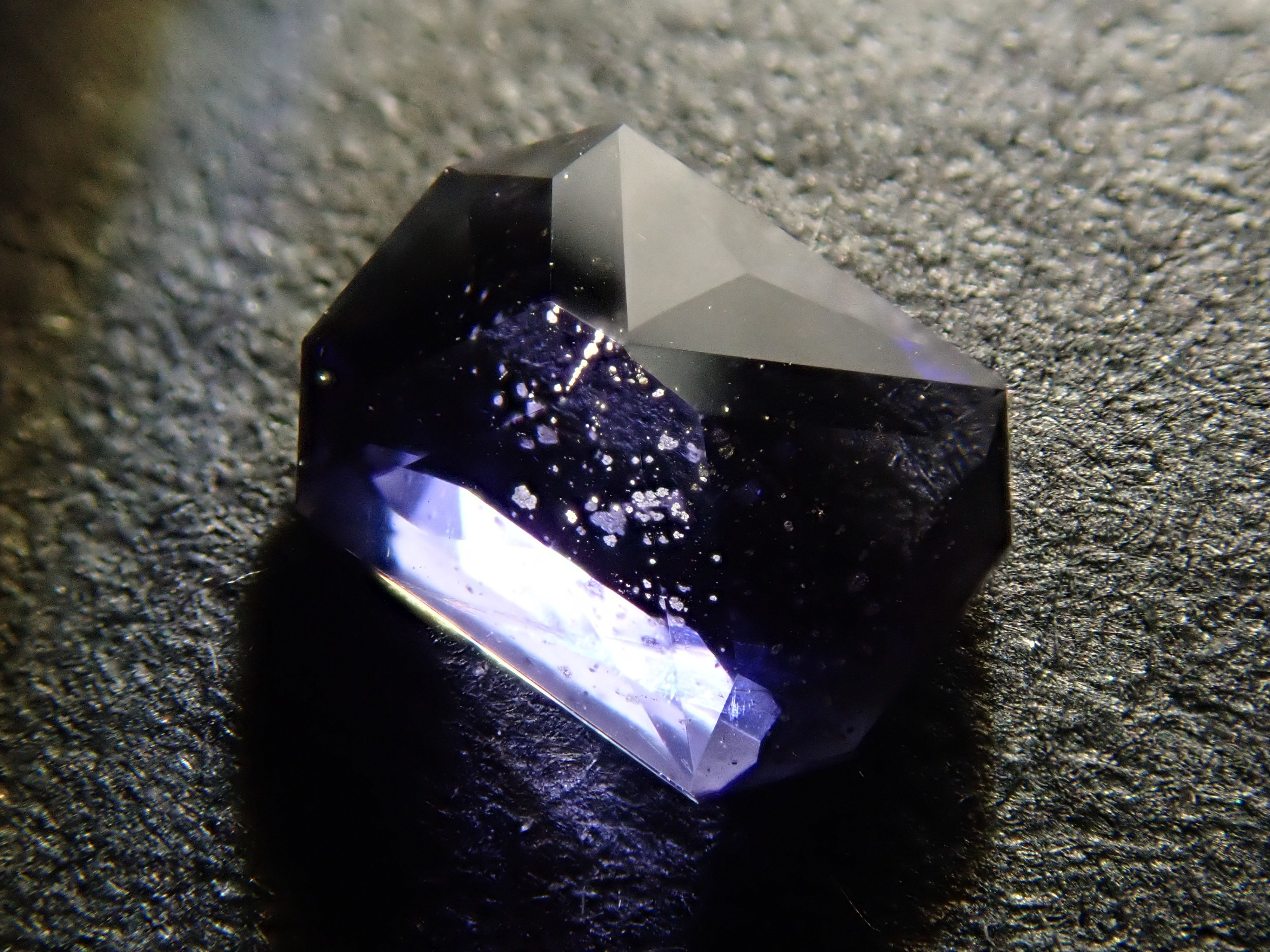 インド産アイオライトサンストーン 0.367ctルース