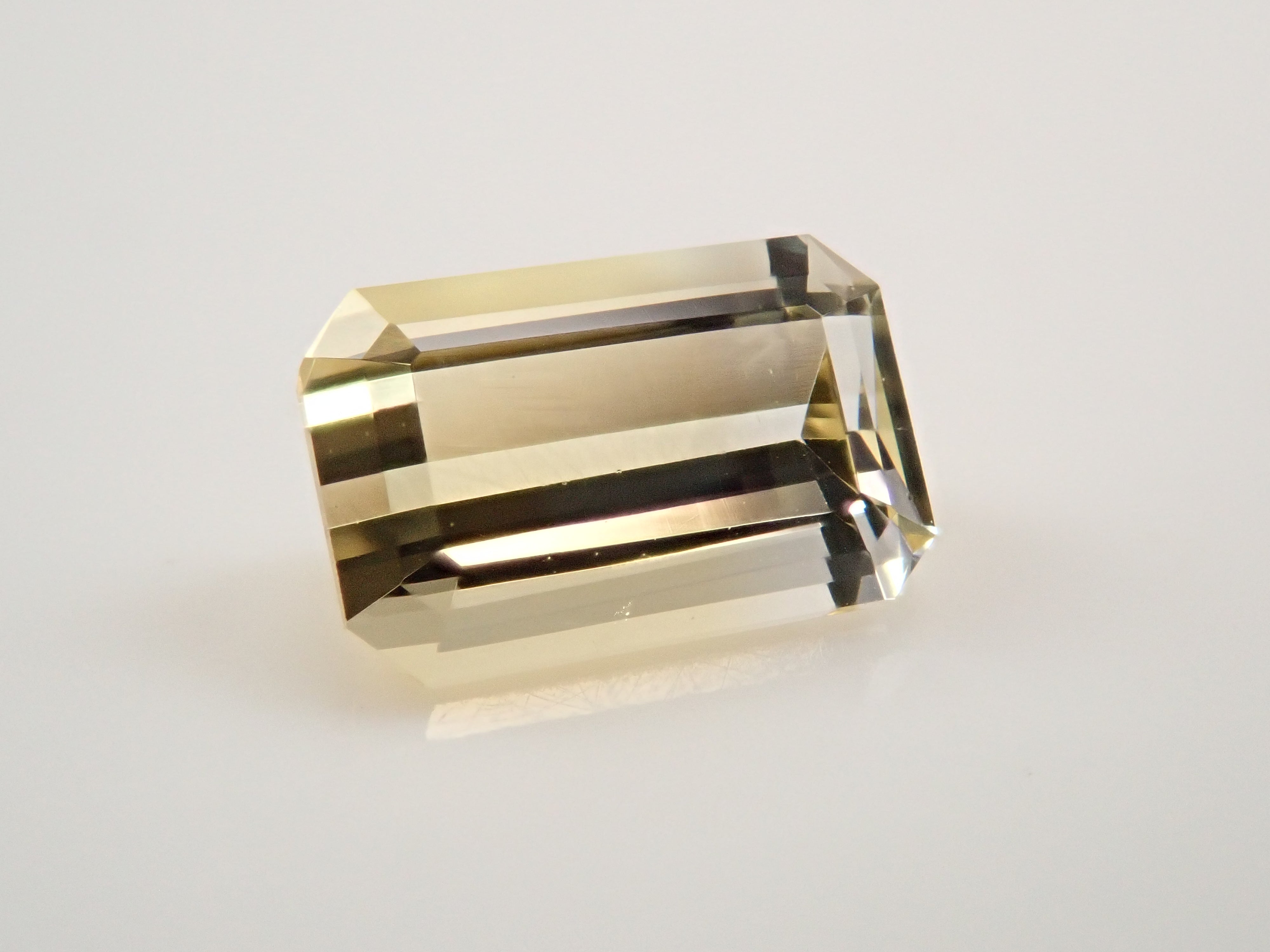 ブラジル産バイカラーベリル 0.556ctルース