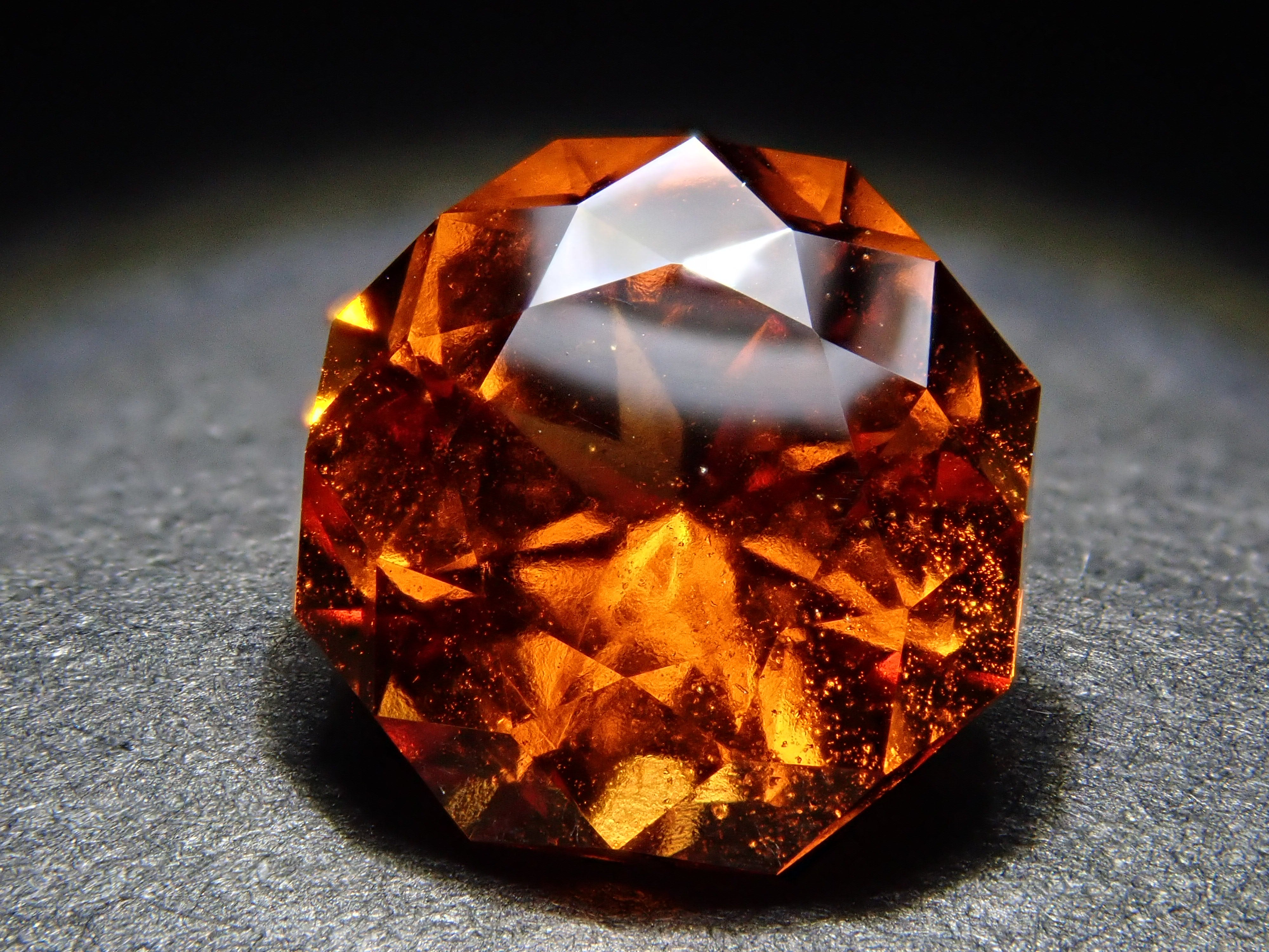 スリランカ産ヘソナイトガーネット 1.968ctルース