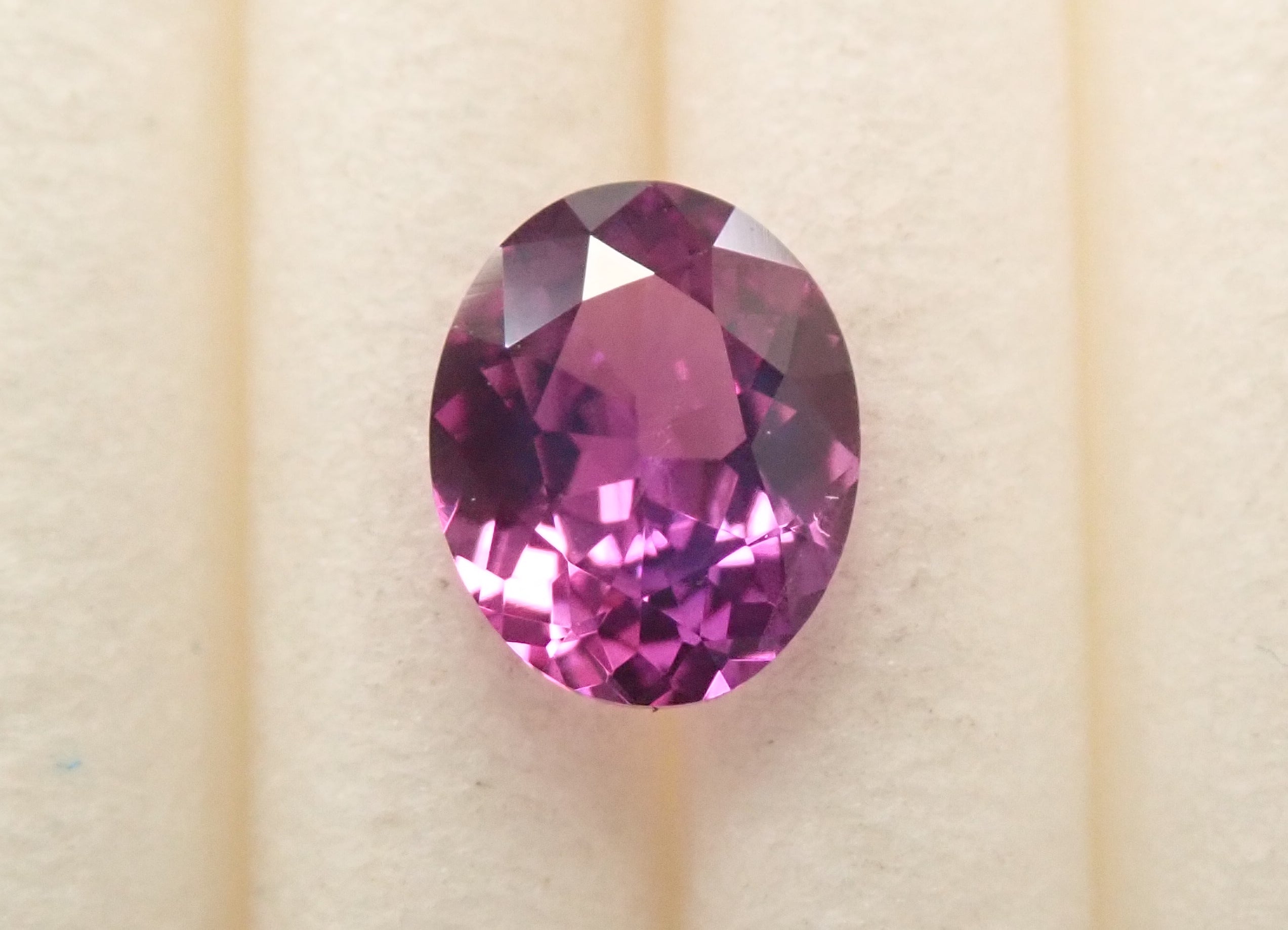 スリランカ産パープルサファイア 0.393ctルース