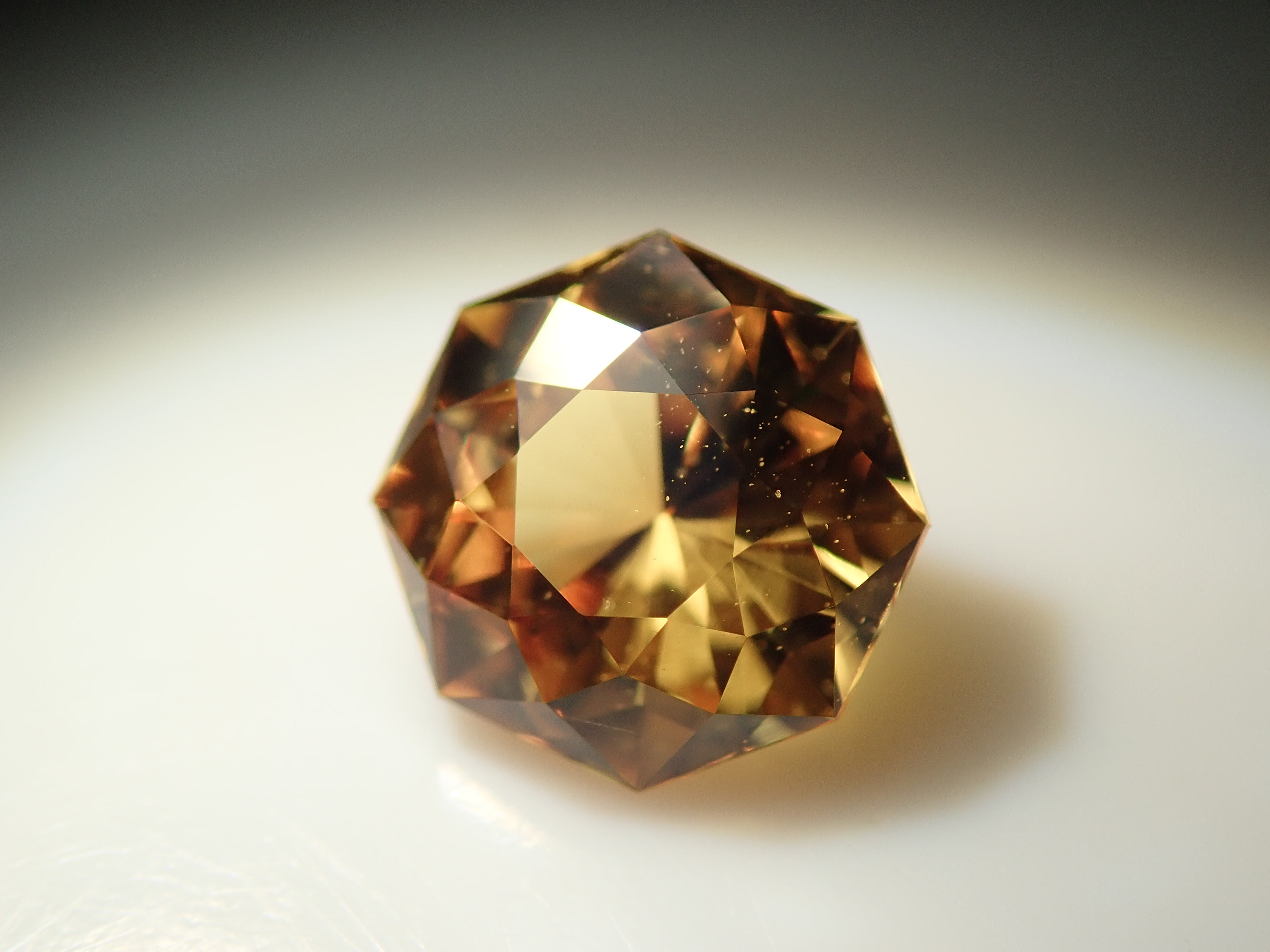 スリランカ産ゴールデンサファイア 0.649ctルース