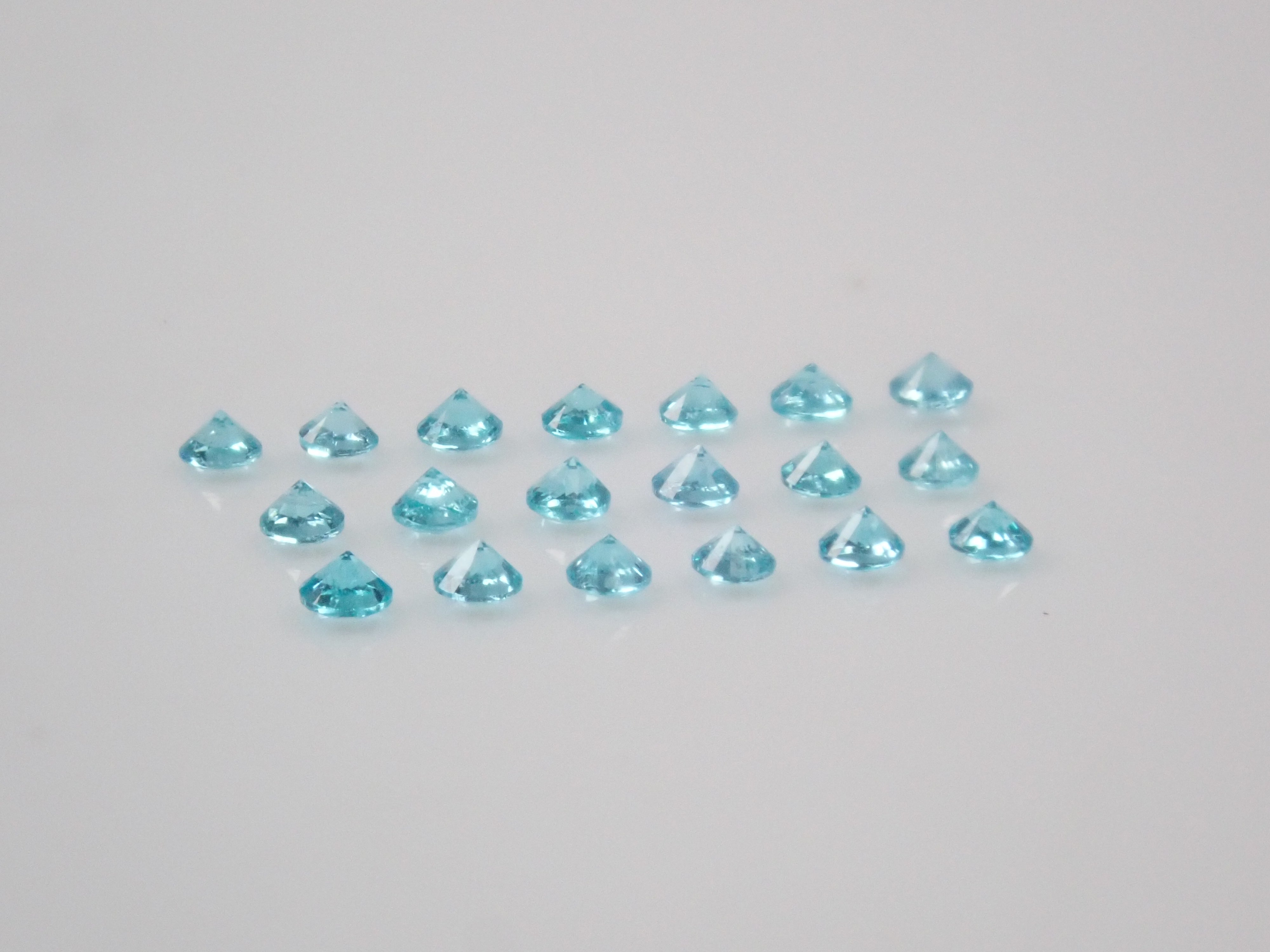 ブラジル産パライバトルマリン(CuO:2.3%,Mn0:2.6%)含むネオンカラーの