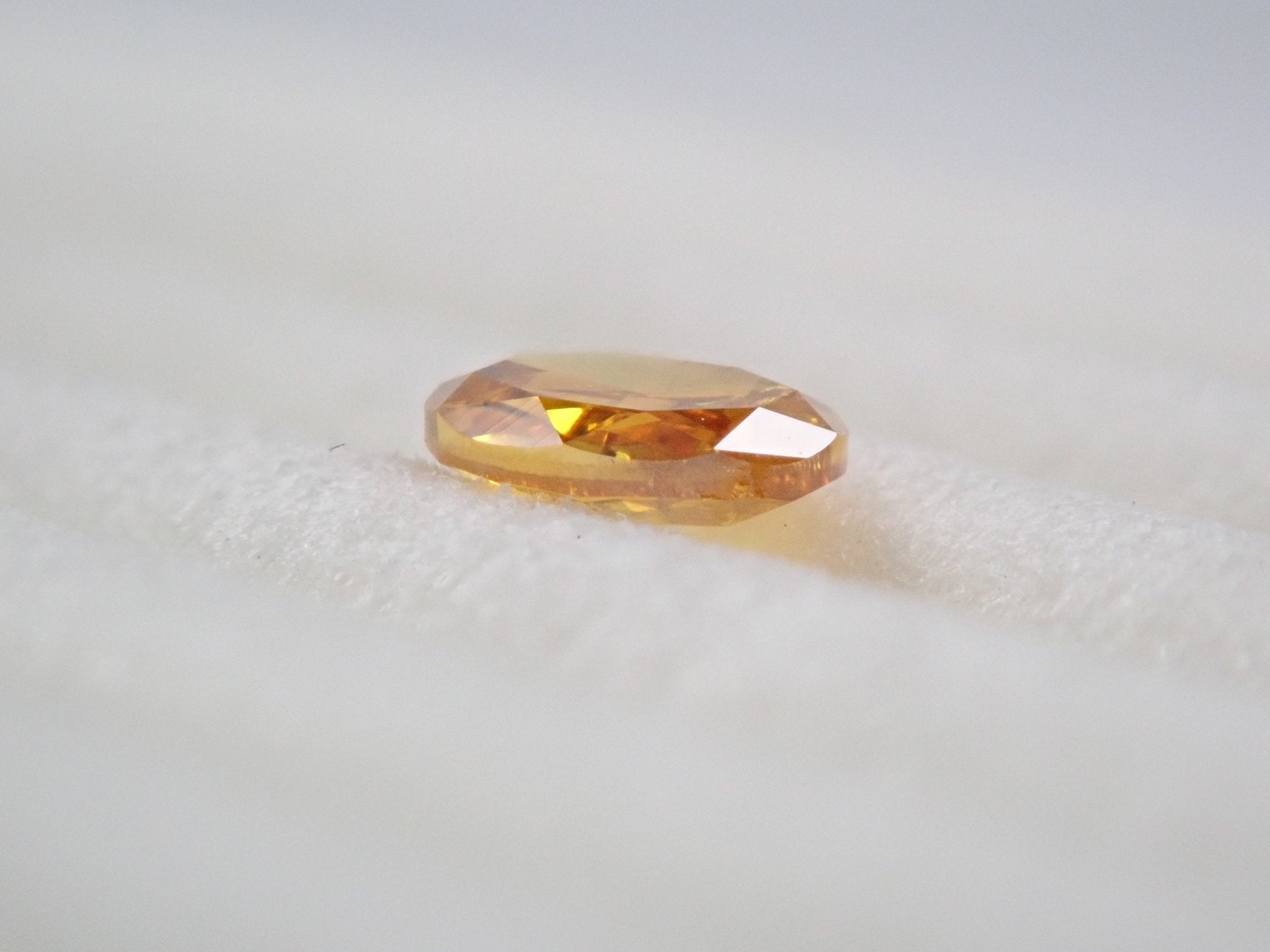 イエローダイヤモンド 0.201ctルース（ローズカット）