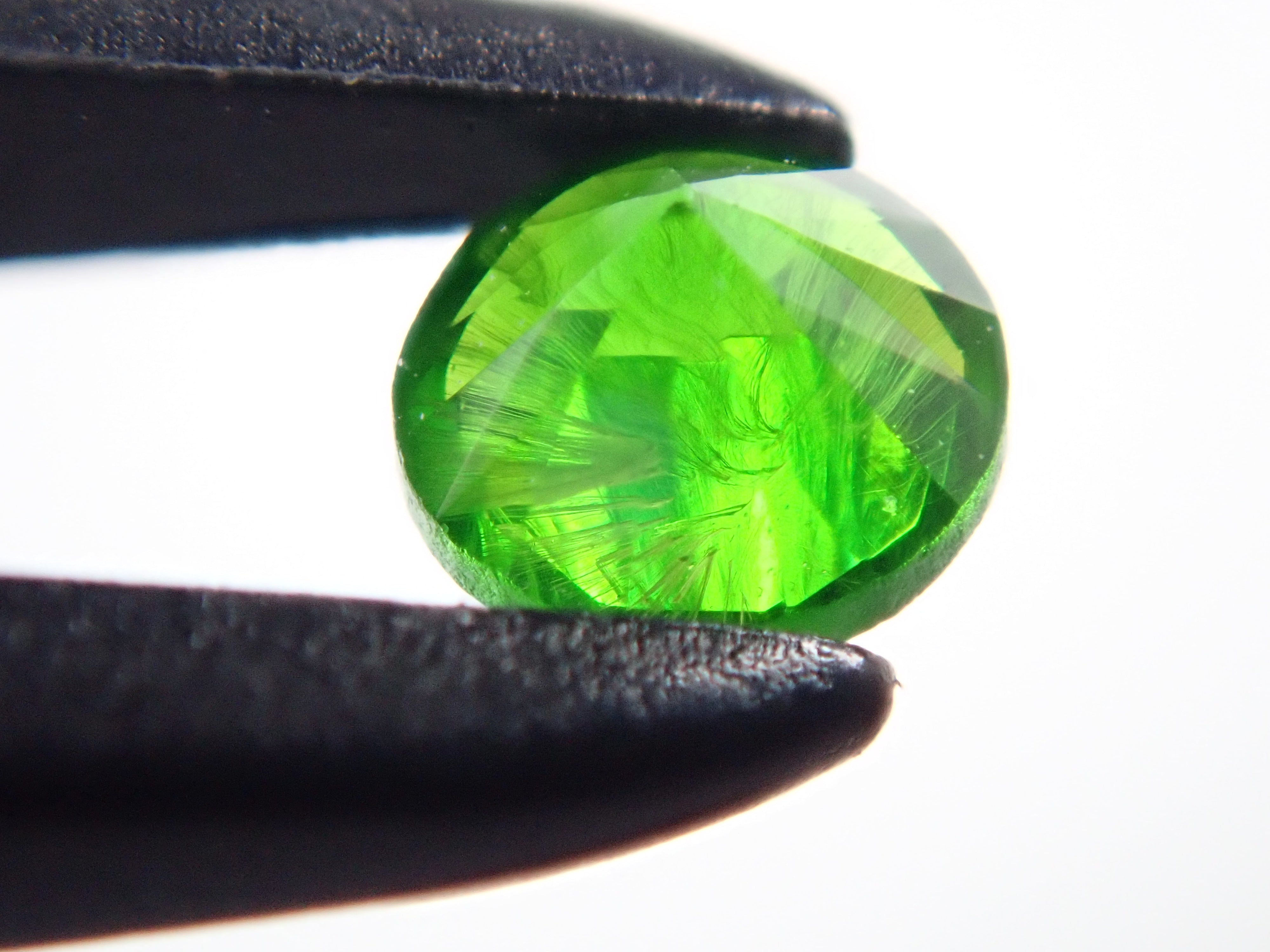 ロシア産デマントイドガーネット（ホーステール認む） 3mm/0.165ctルース