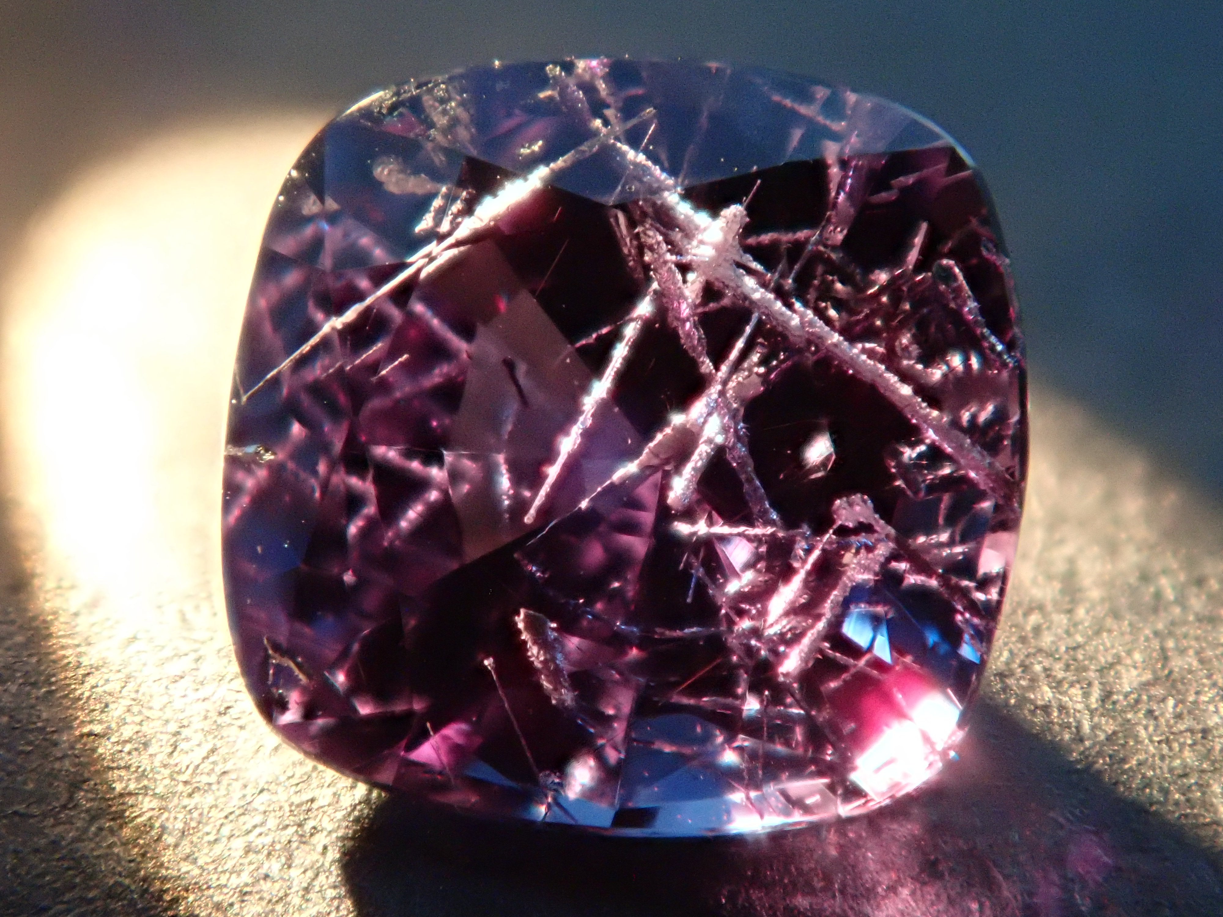 ベキリーブルーガーネット（カラーチェンジガーネット） 0.824ctルース