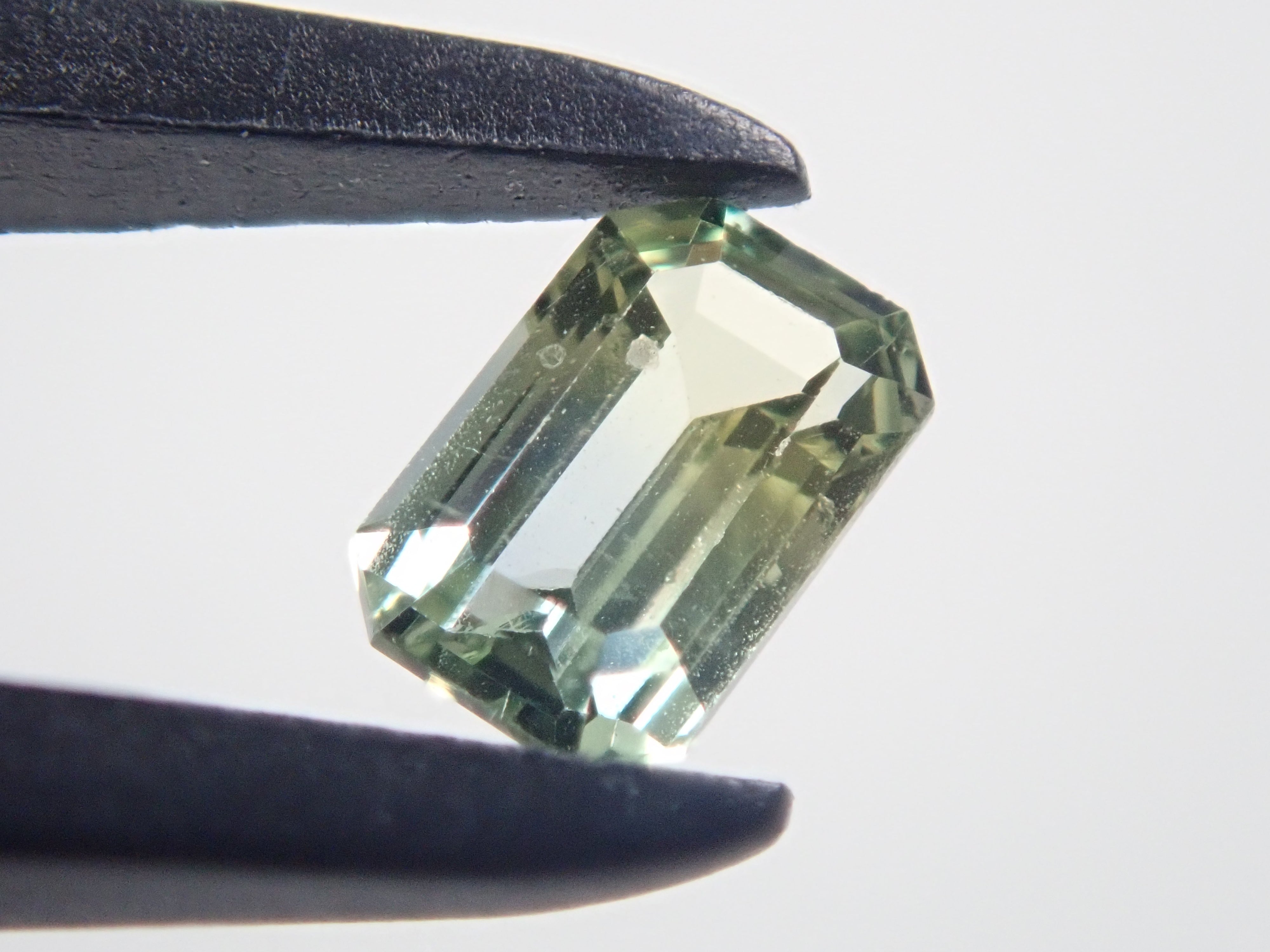 タンザニア産バイカラーサファイア 0.334ctルース