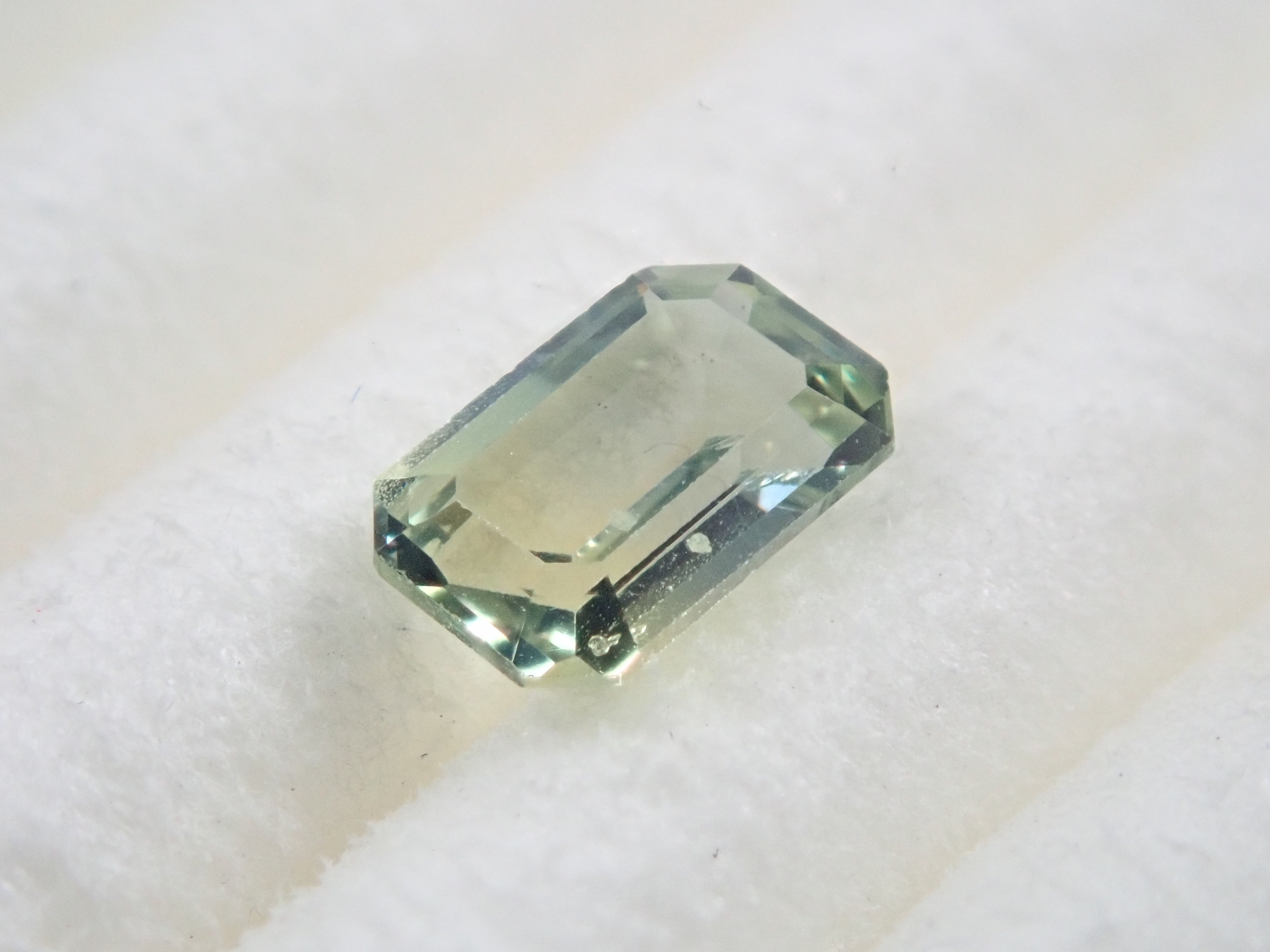 タンザニア産バイカラーサファイア 0.334ctルース