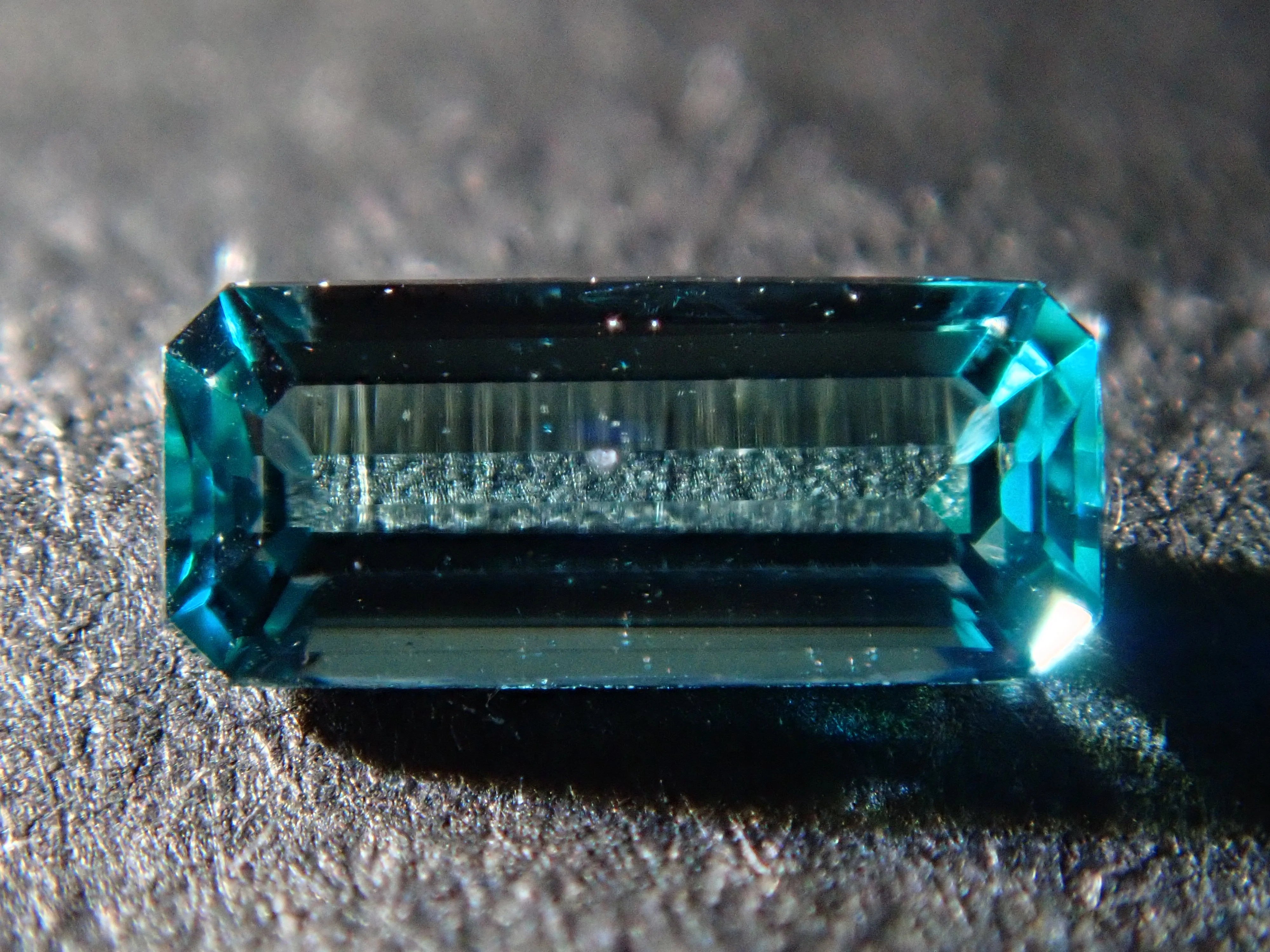 マダガスカル産グランディディエライト 0.156ctルース