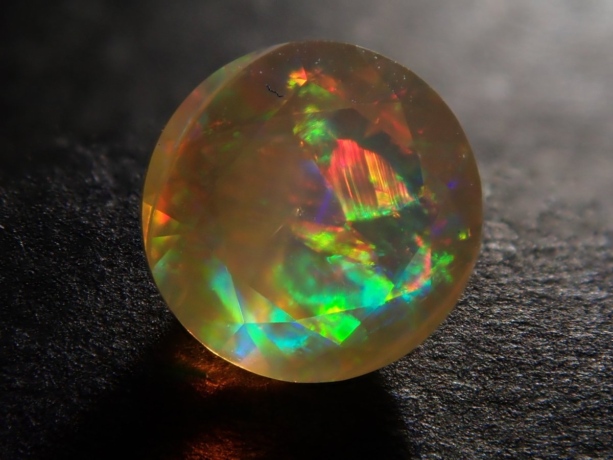 メキシコ産ファイアオパール 5mm/0.342ctルース（コントラルスオパール）