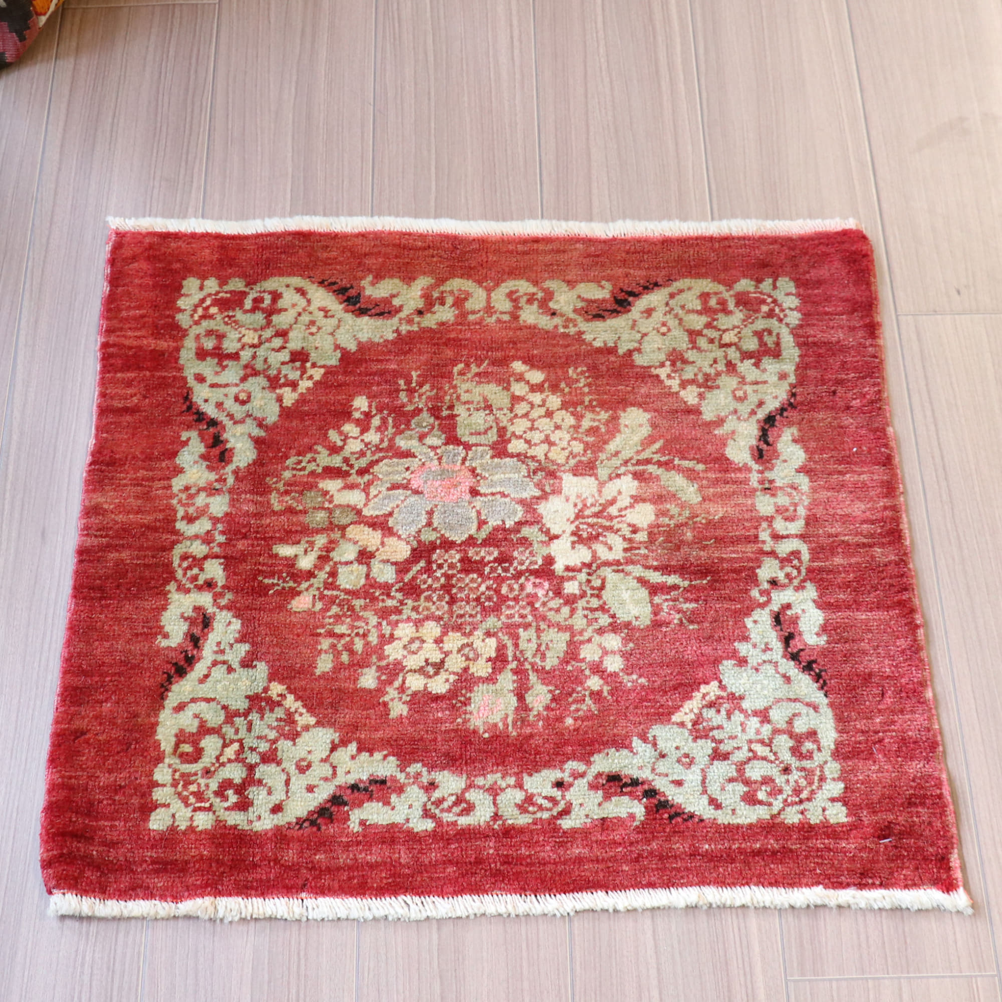 キリムスタイル / トルコ ヴィンテージラグ ヘイべ 正方形じゅうたん