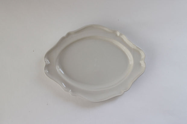 河合竜彦 白ツヤ釉 オーバルレリーフ皿 ｜くらすこと公式オンラインストア