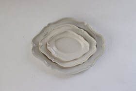 河合竜彦 白ツヤ釉 オーバルレリーフ皿 ｜くらすこと公式オンラインストア