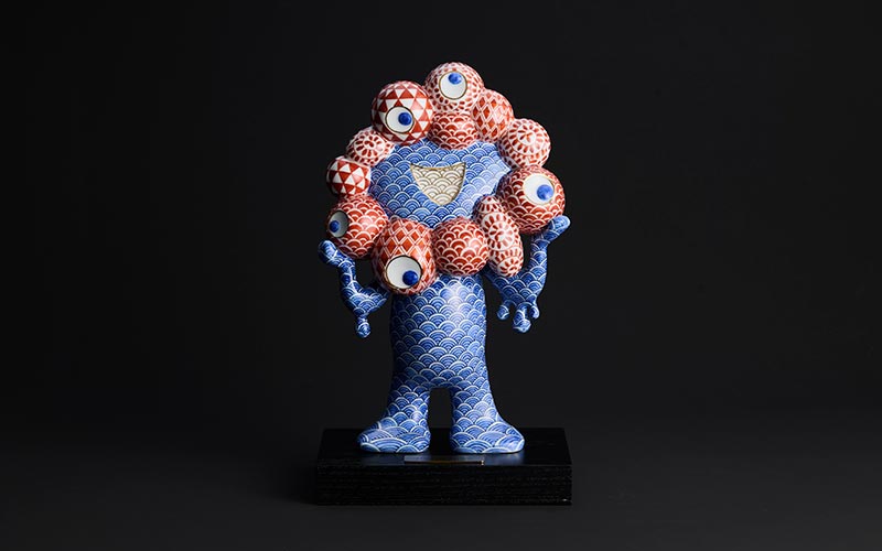 超絶技巧で描かれる360度つながる文様「鍋島焼のミャクミャク」【大阪