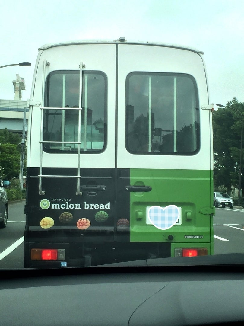 一般道で「MIU404」まるごとメロンパン号に、遭遇！ | まなはなのハー