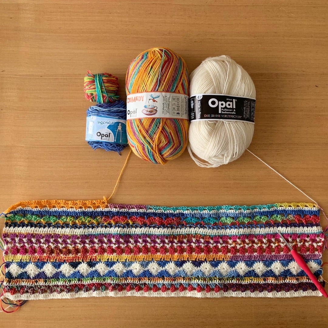 Opal毛糸でスパイシーブランケット。色の海を泳ぎます | 「けいとから