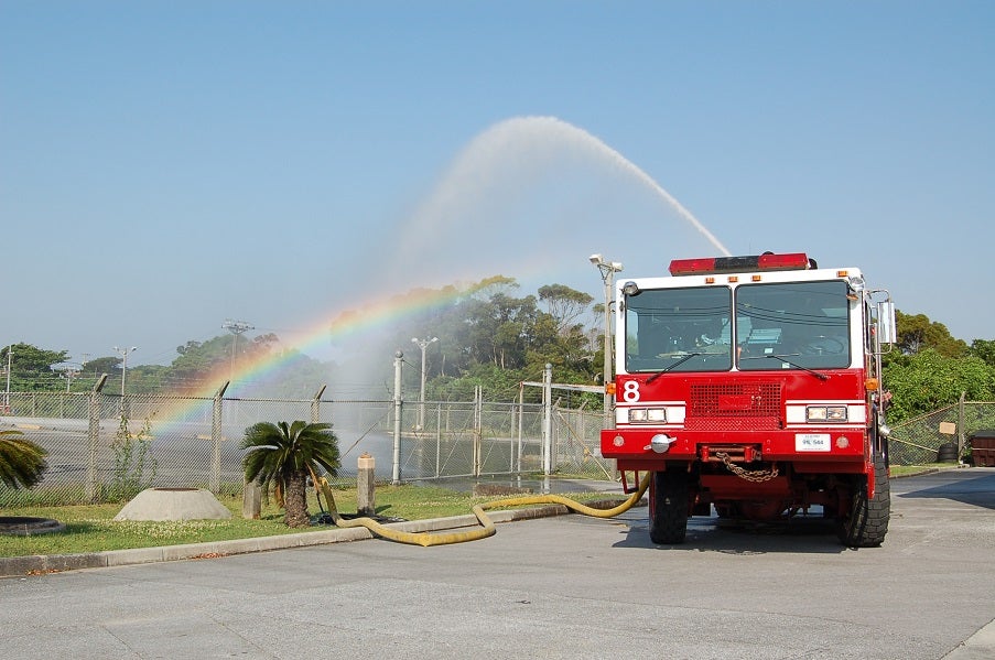思い出の初嘉手納基地消防車 ENGINE-8 米軍消防車 | 「レッド