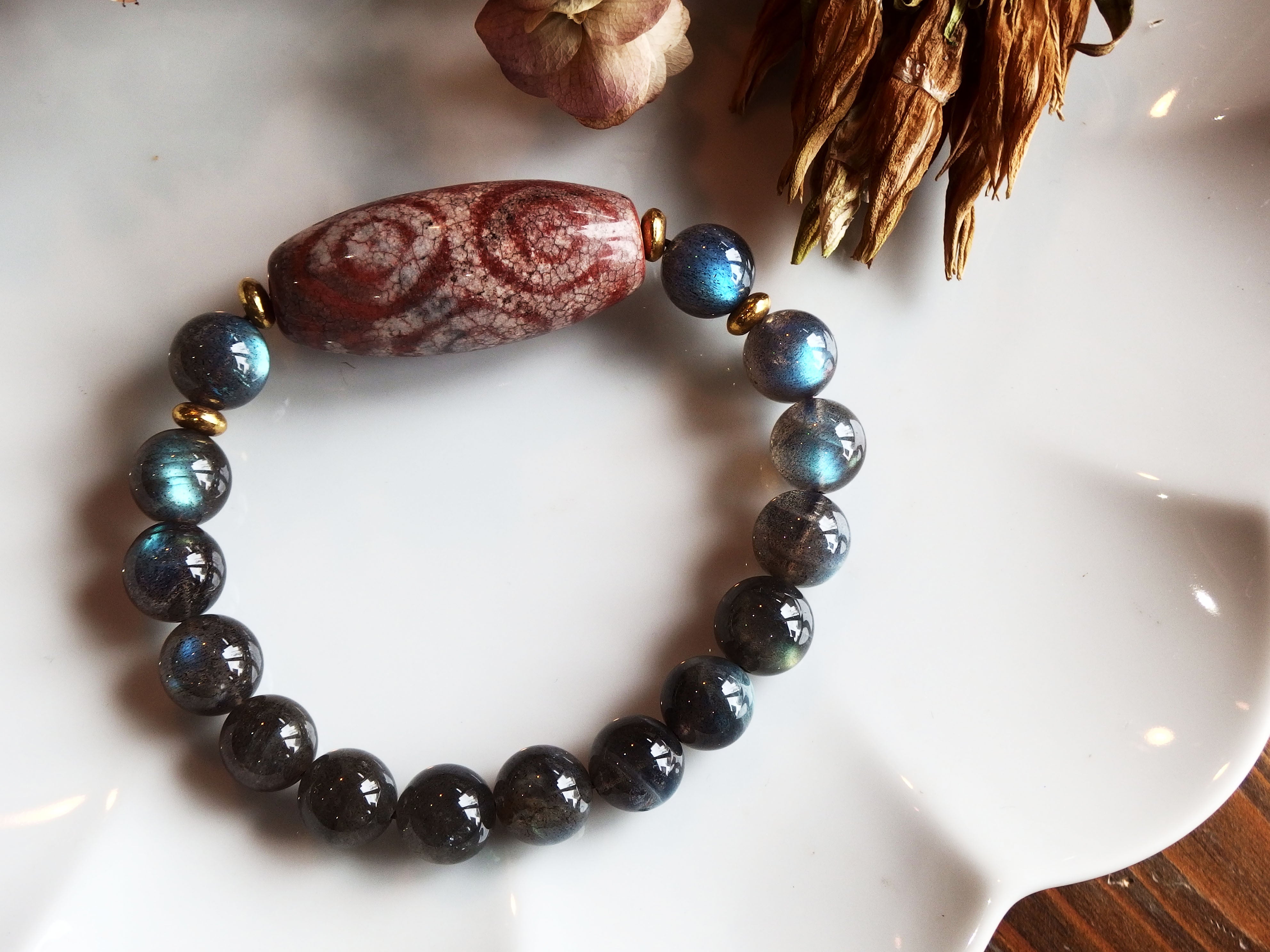 喜びに満ちた人生を与える「龍六眼天珠」 | Gems〜ジェムズ〜