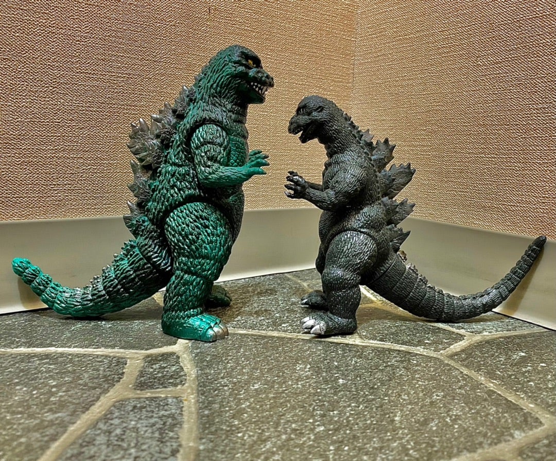 84年版ゴジラのソフビ〜バンダイ製とマーミット製の比較 | 怪獣玩具と