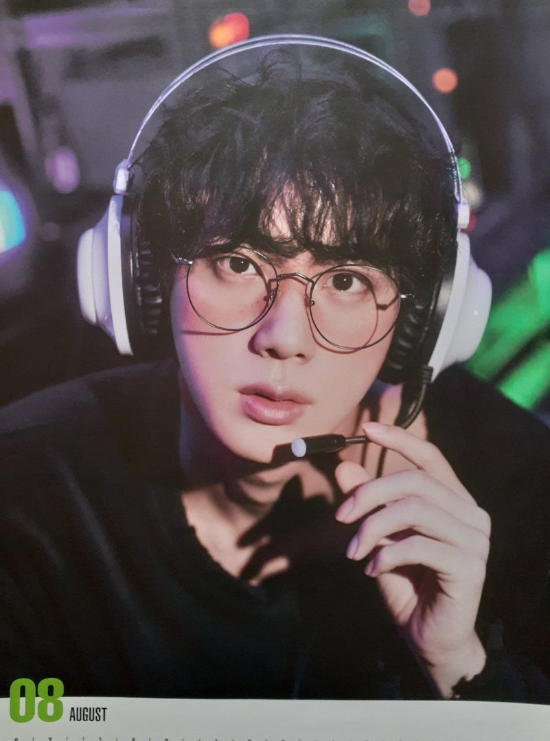 8月カレンダーとガムと坊主頭のユンギ | BTSユンギはSUGAシュガしゅが♡