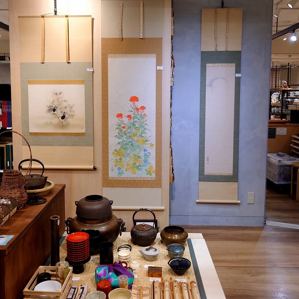 ただいま店内に展示をしている季節ものの掛け軸 | 古美術骨董古がん堂