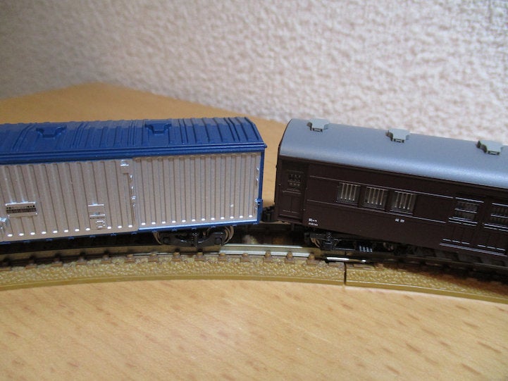 郵便・荷物列車「東海道・山陽」6両セットB 入線 | ダイス・クエイドの