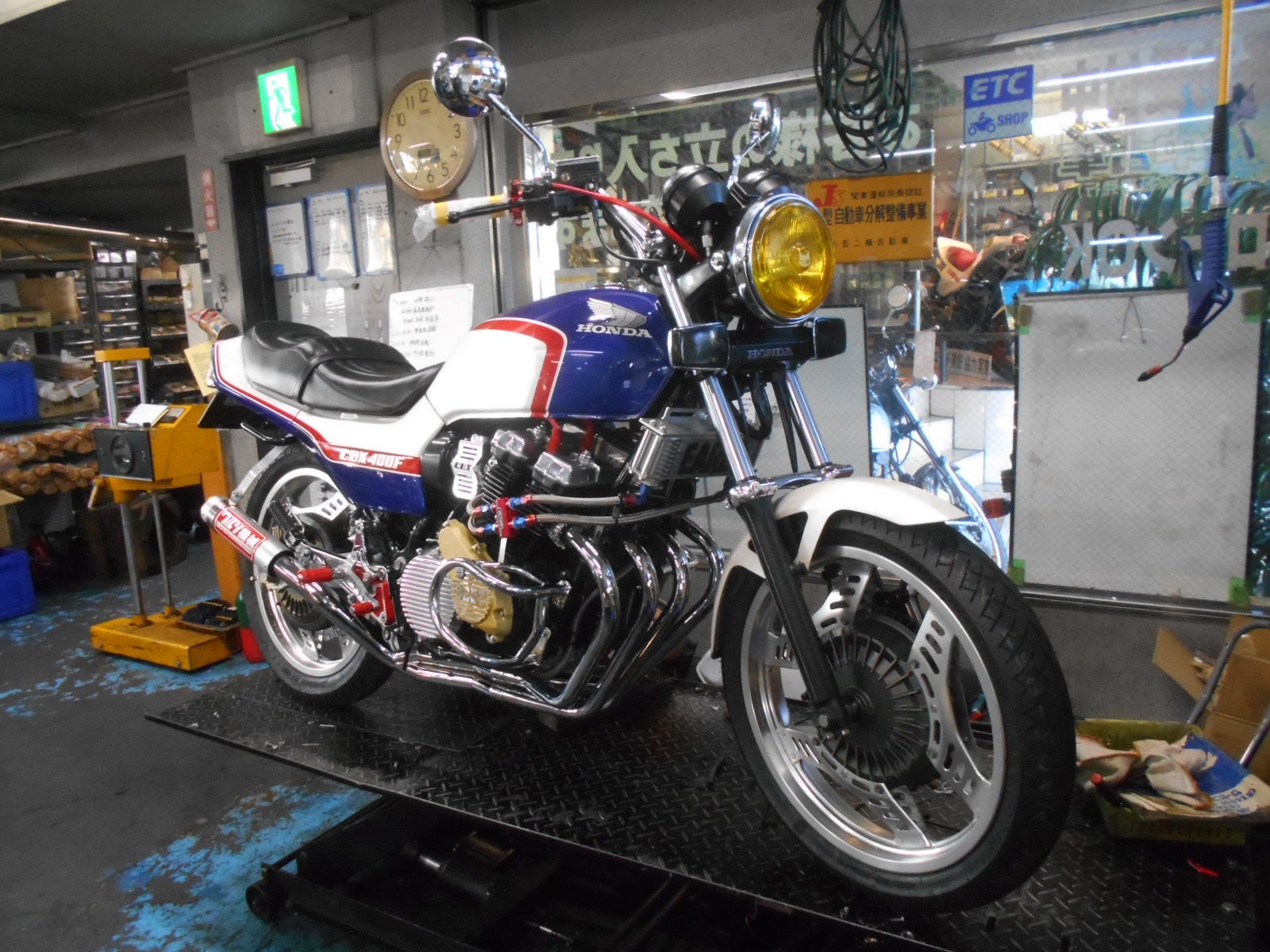 続・トリコロールで煌めくCBX400F！ ホンダ CBX400F 東京都 山下様