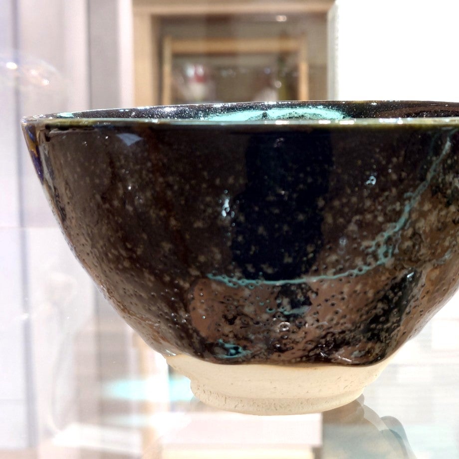 清水卯一「油滴天目釉 茶碗」をご紹介いたします | 大阪の掛軸・工芸品