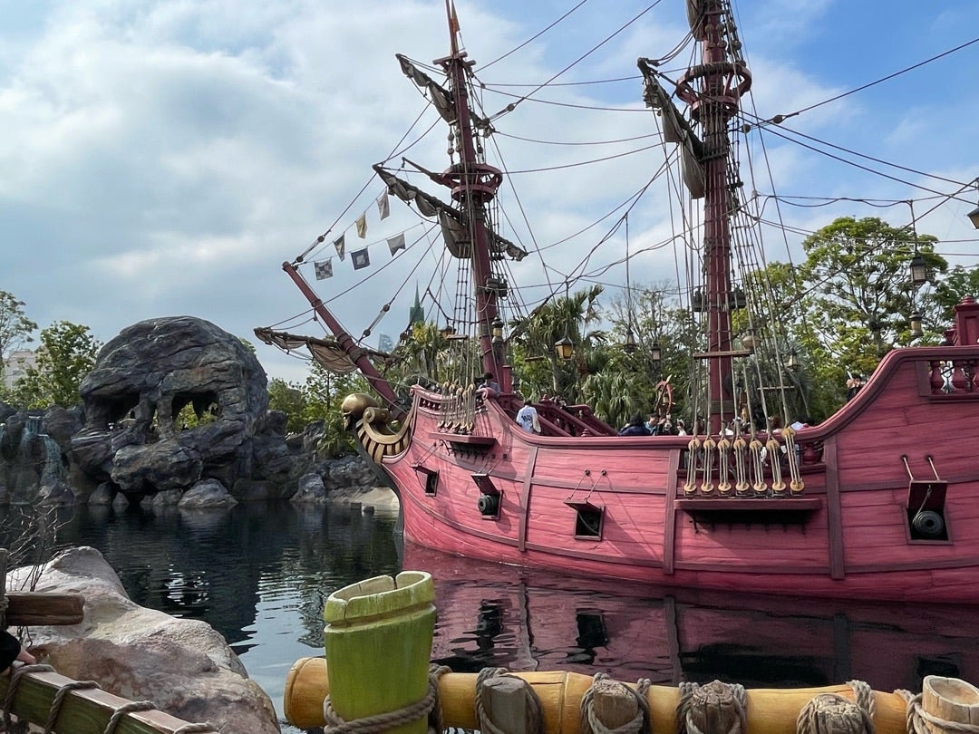 ピーターパンのネバーランド探検、ジョリー・ロジャー号で海賊になりき