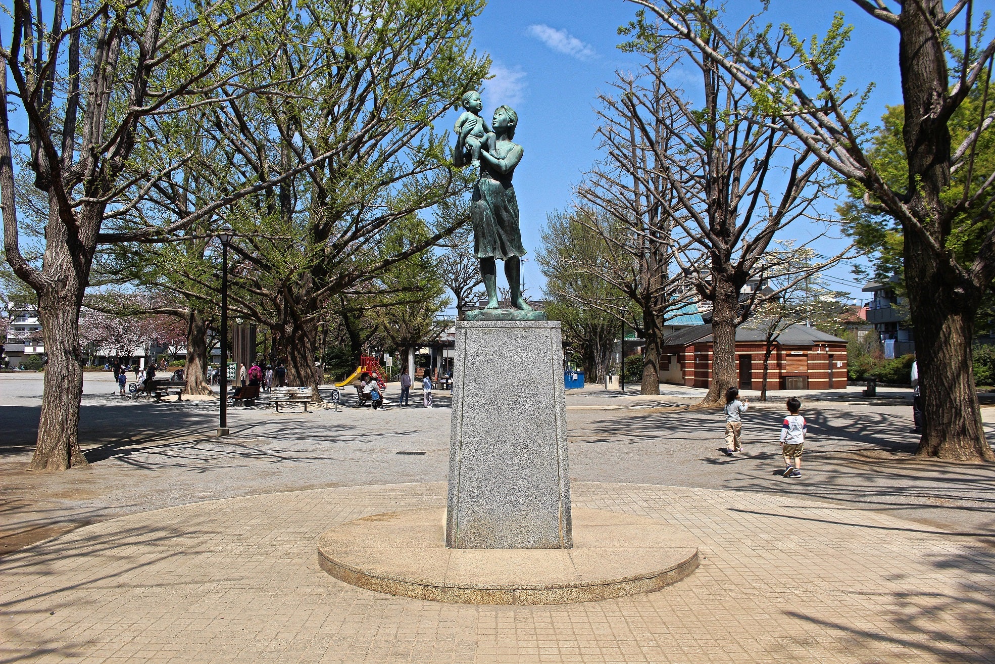 街角アート編～東京都板橋区常盤台『母子像』 | Love Beef Cutlet