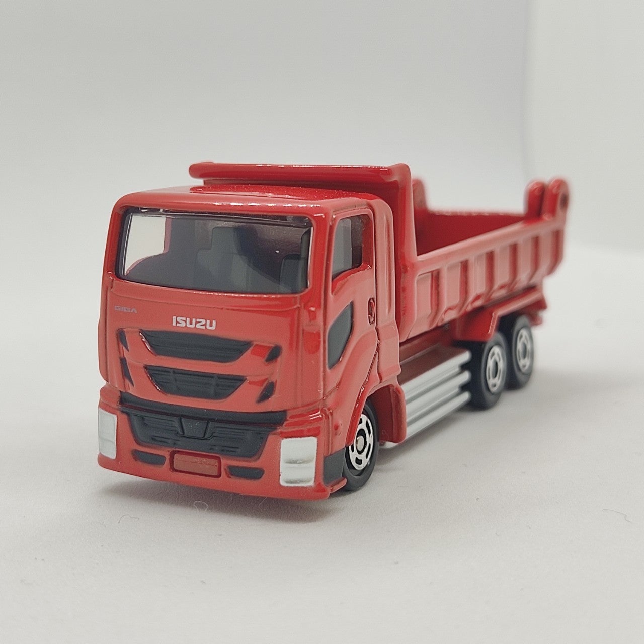 非売品 いすゞ ギガ ダンプカー(赤) | トミカ103ca