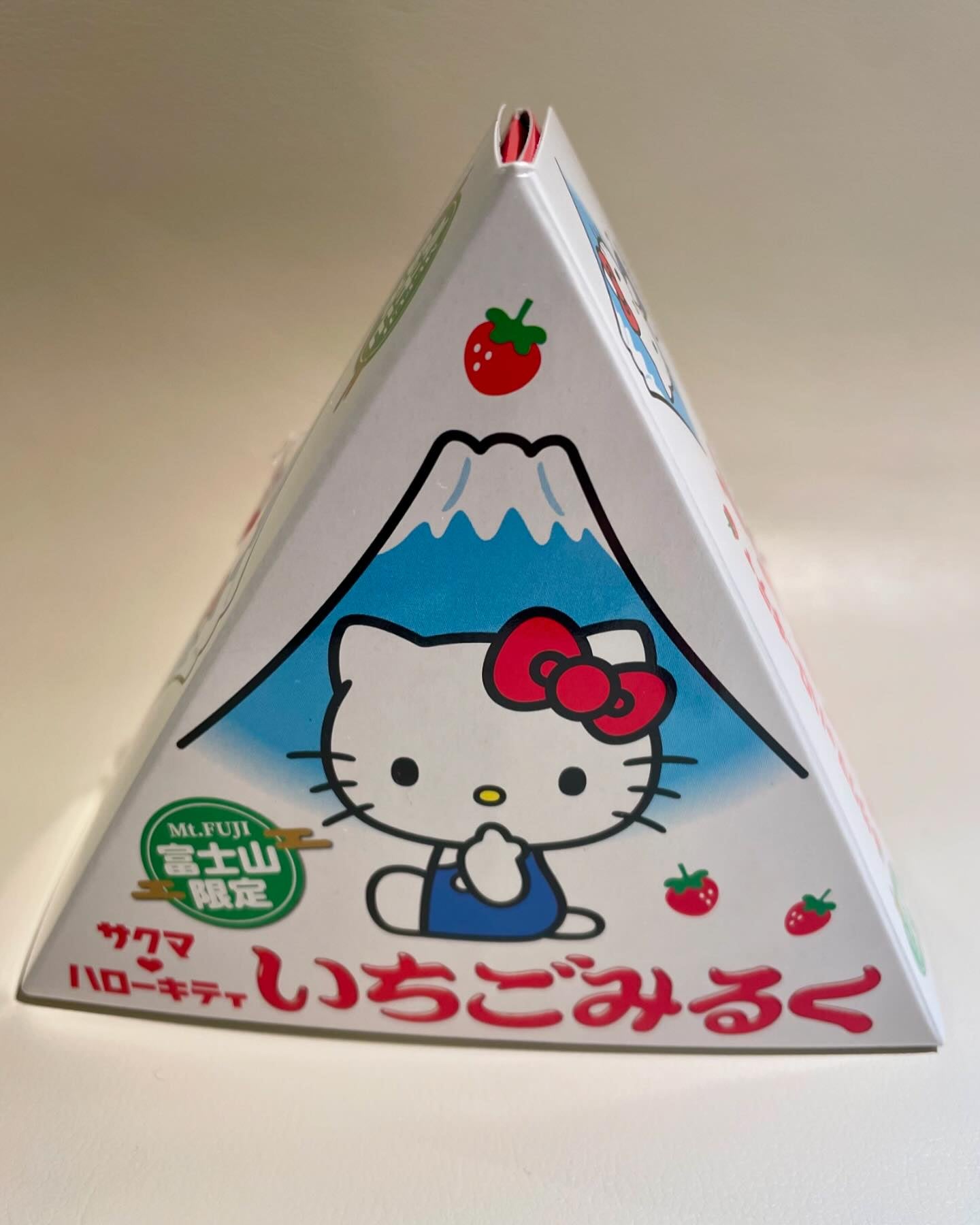 アラフォーのおやつ】富士山限定 サクマ♡ハローキティ いちごみるく