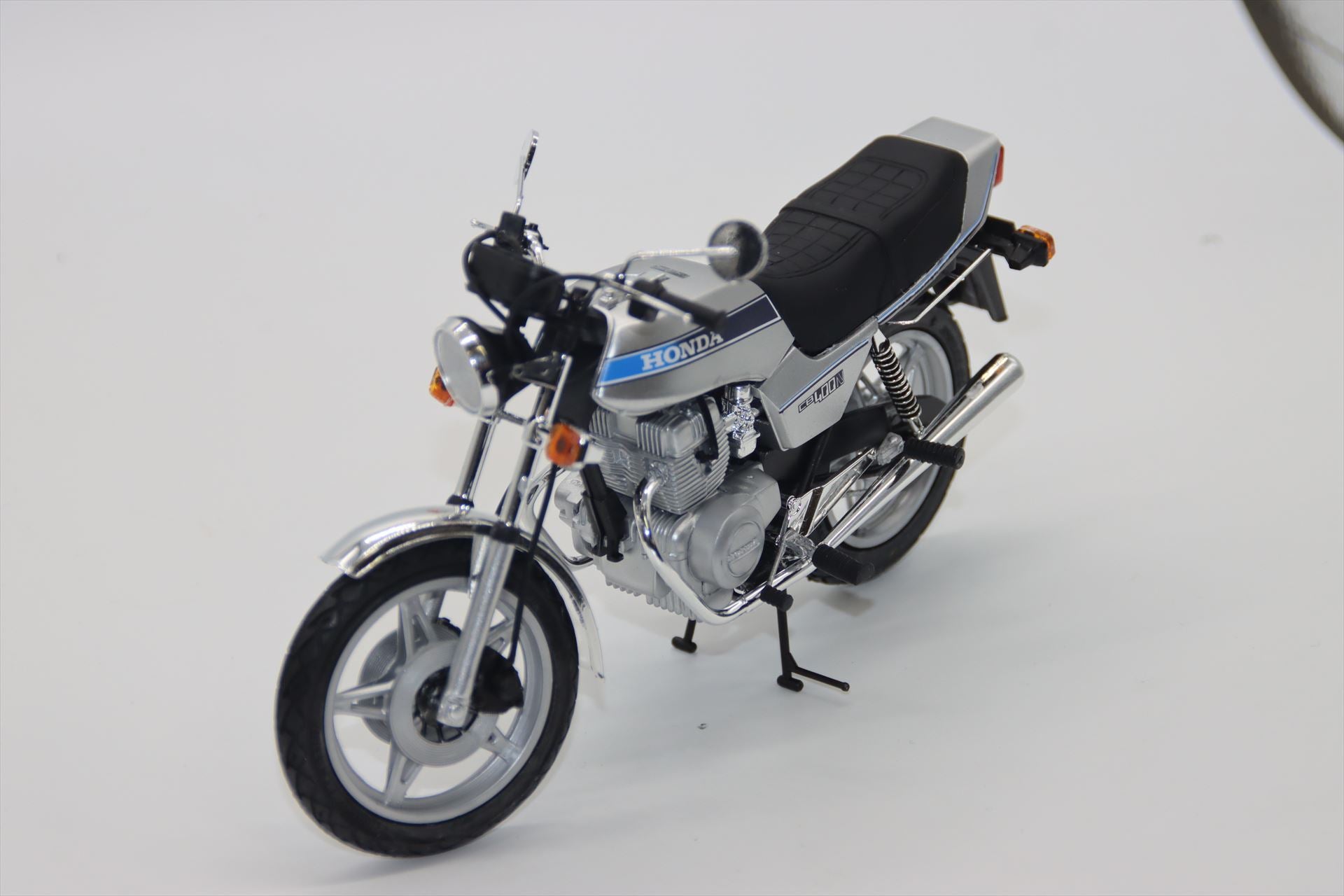 2024/9/30月、アオシマ1/12ホンダCB400NホークⅢシルバーカラー完成