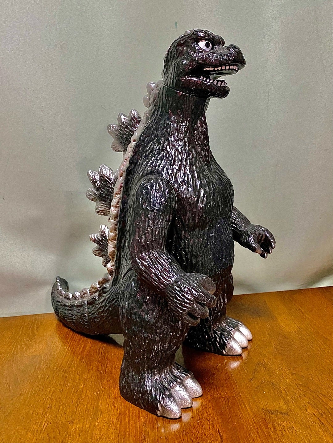 昭和なゴジラのソフビはグリーンが似合う〜スラッシュカンパニー