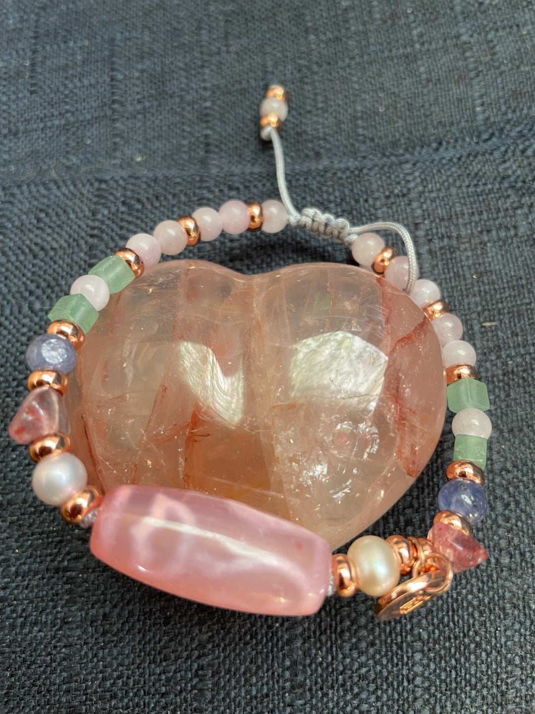 朱砂が浮かび上がってきた！？ピンク宝瓶水蓮花天珠 | 占いと推し活と8