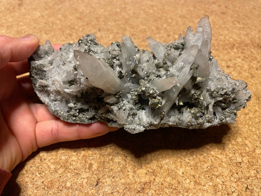 尾去沢鉱山の方鉛鉱塊(父親は坑道掘りでした)実際はキラキラ輝いてい