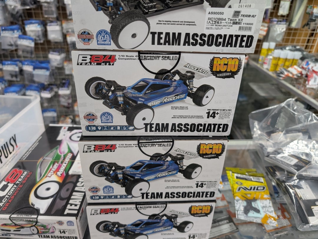 アソシ 新型4WDマシン！RC10B84 Team Kit入荷いたしました