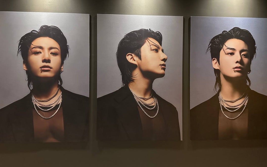 グク、チリ展示会オープン 利用案内、グッズ | ♪雨に唄えば ♪