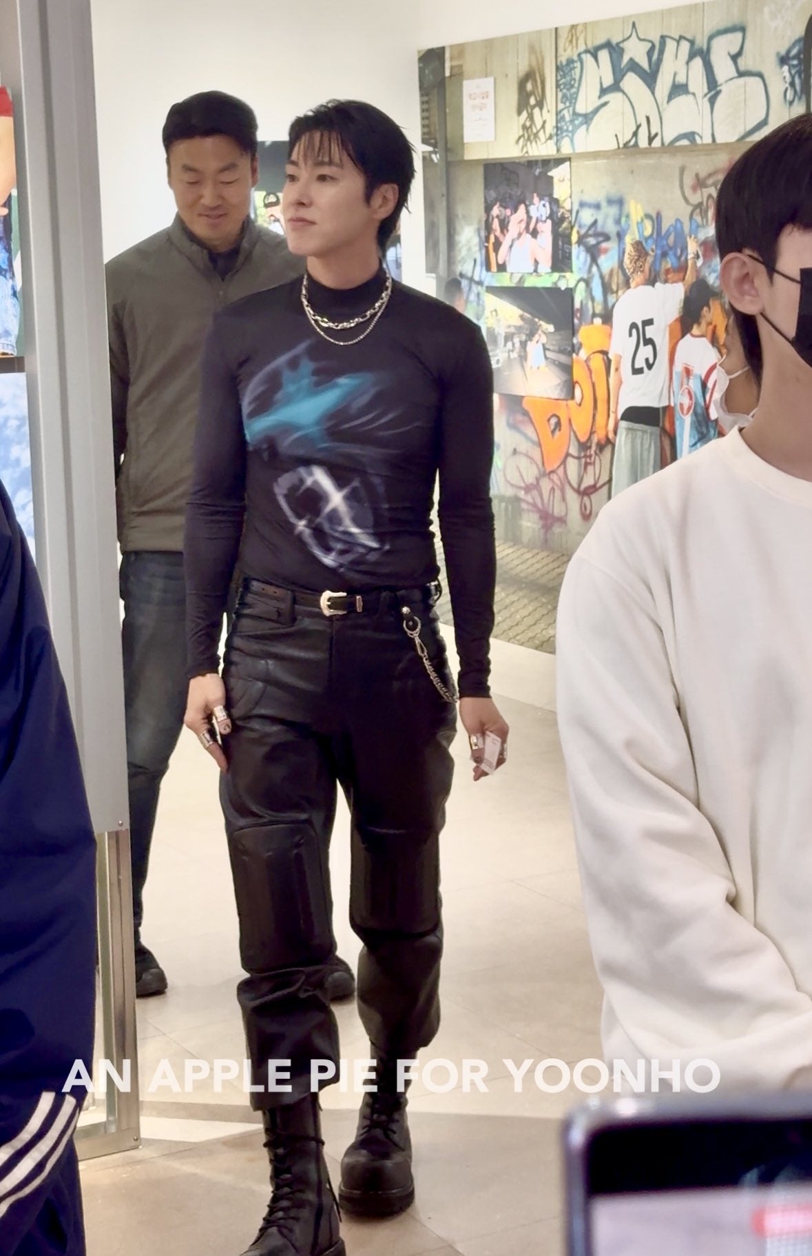 衣装のまま展示会に来たユノが素敵すぎる..♡ | 東方神起ブログ