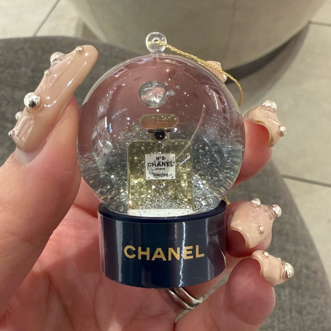 シャネルCHANELノベルティ2025】ギフトとクリスマスプレゼントのスノー