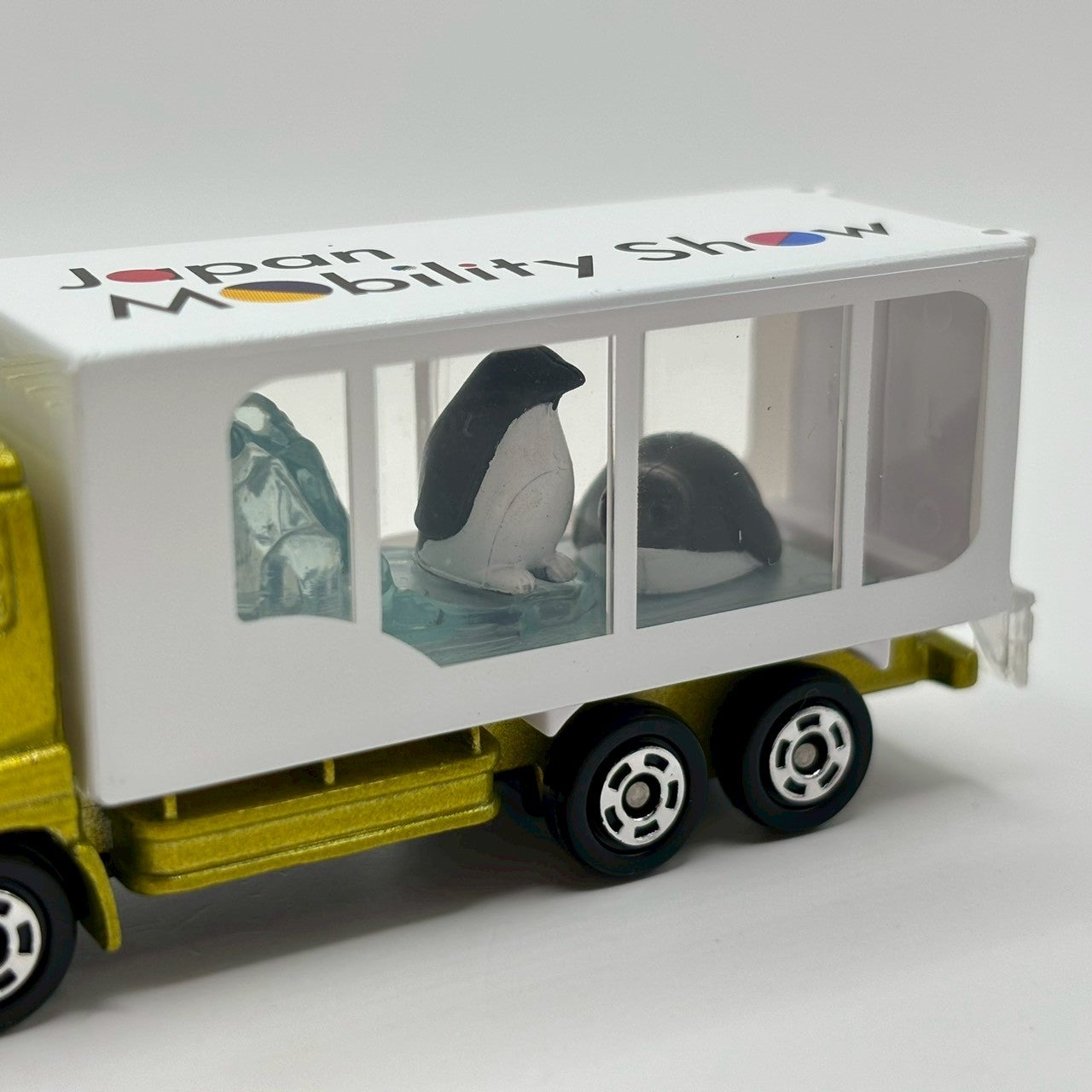 JMS2025開催記念 No.10 UDトラックス クオン ペンギン運搬車 | トミカ103ca