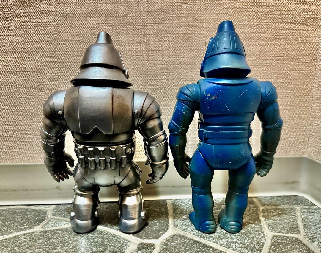 1970年代の当時モノのメカニコングと2025年製最新型メカニコングの