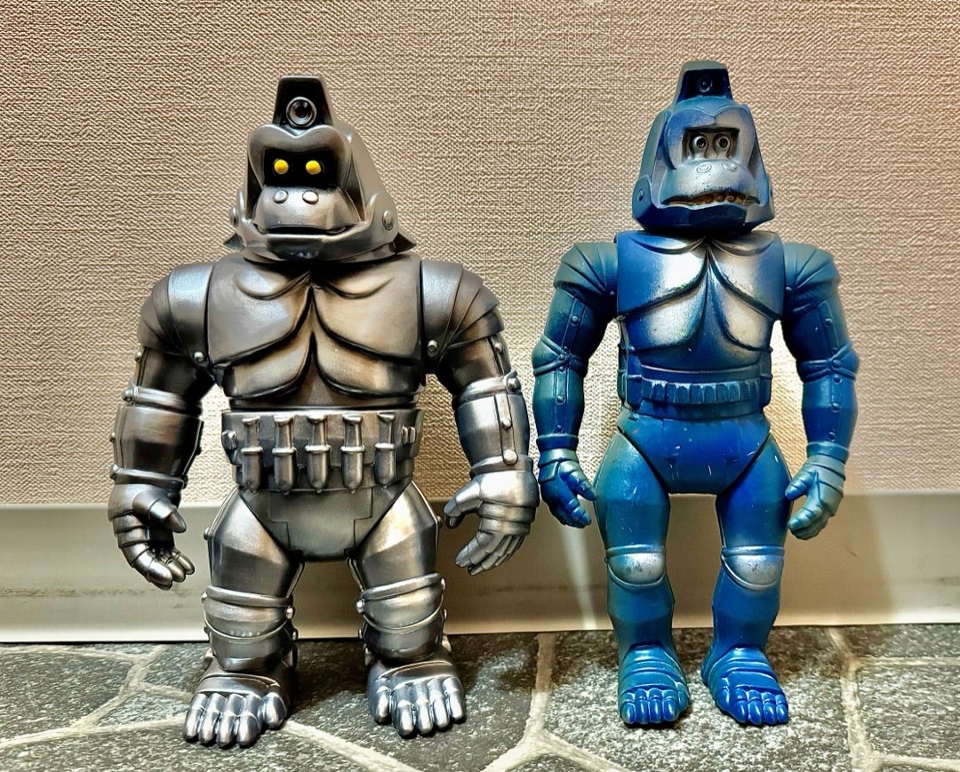 1970年代の当時モノのメカニコングと2025年製最新型メカニコングの