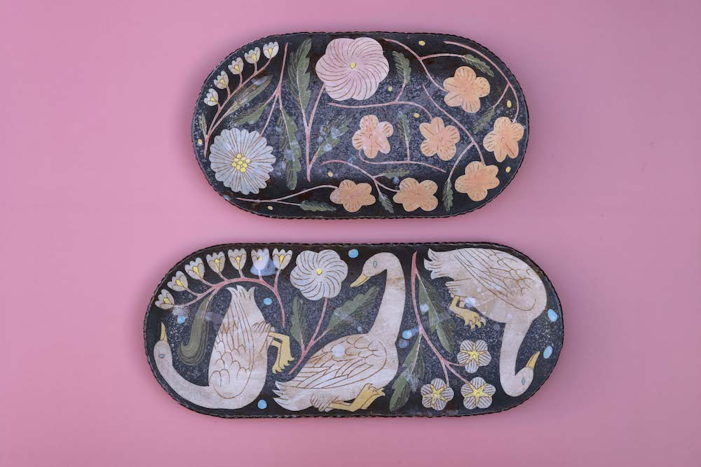 動物や植物の図案が器に躍る！鹿児島 睦の個展「MAKOTO KAGOSHIMA