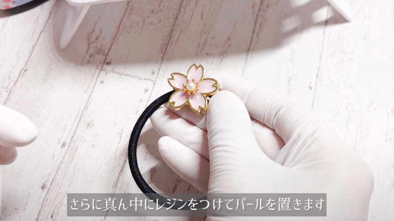 桜の花びらを閉じ込めたレジンキーホルダーの作り方/グラデージョンが