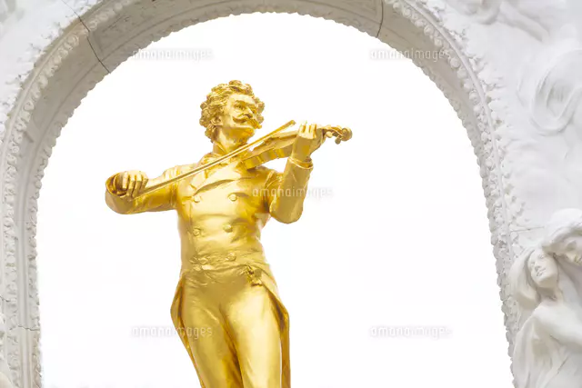 ヨハンシュトラウス記念像 ウィーン オーストリア[81095001307]の写真