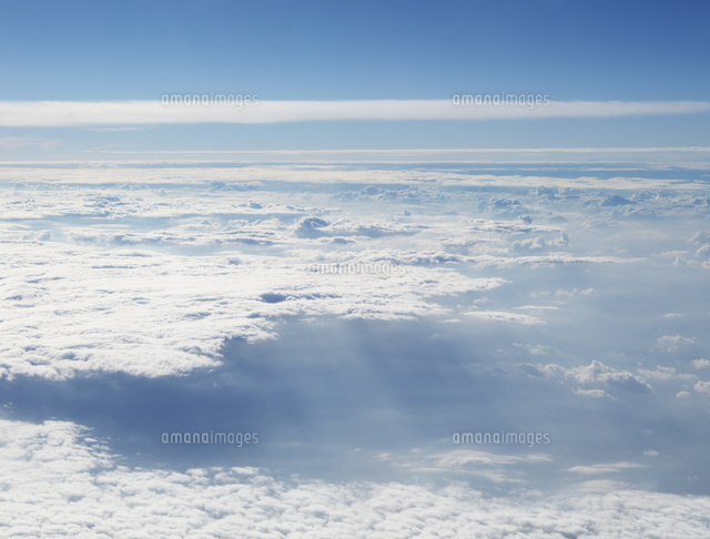 雲の上の空[10610003552]の写真・イラスト素材｜アマナイメージズ