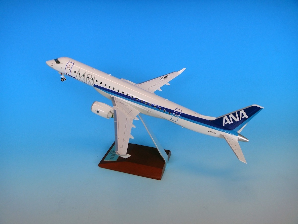 ANAの特別塗装「A380」と海上自衛隊最古参航空機をその手に