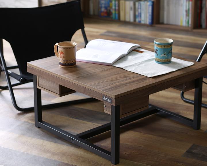 もうコタツの天板裏じゃないのね… 懐かしの麻雀卓がオシャレにチェンジ