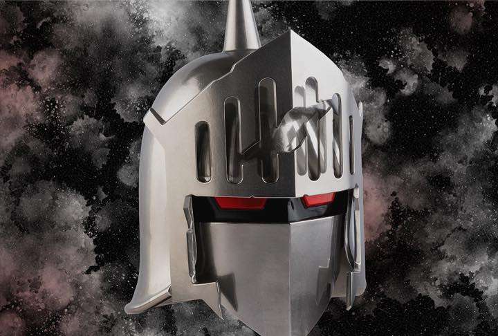 重さ7kg！キズも立体的に再現した合金製1/1ロビンマスク