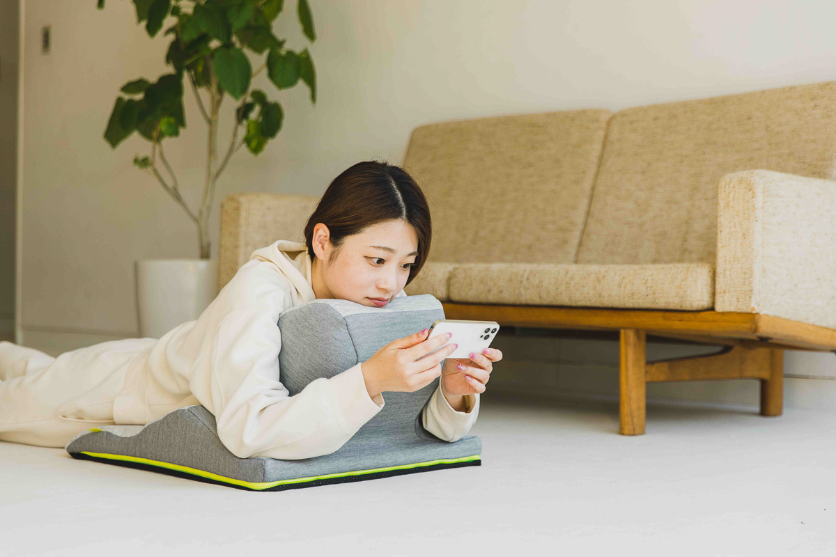 どんな姿勢でもフィットする不思議な枕「Keeps ピロークッション」で